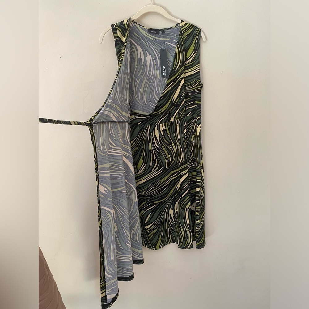 Apt. 9 Swirled Pattern Wrap Dress M NWT